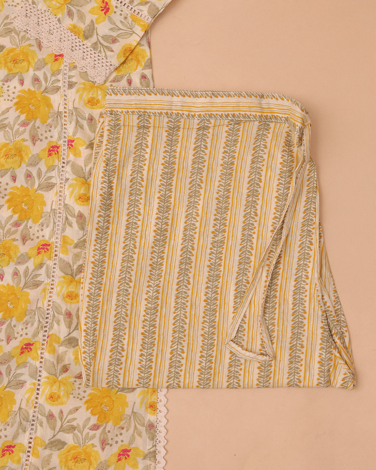 YELLOW ROSETTE SET