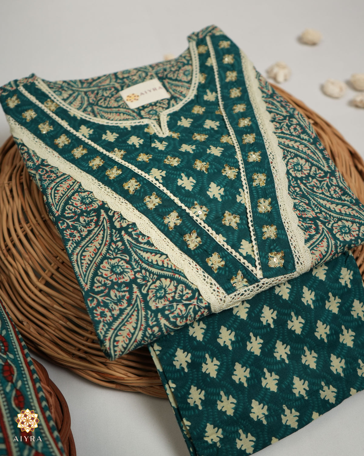 STRAIGHT CUT EMERALD