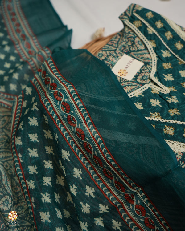 STRAIGHT CUT EMERALD